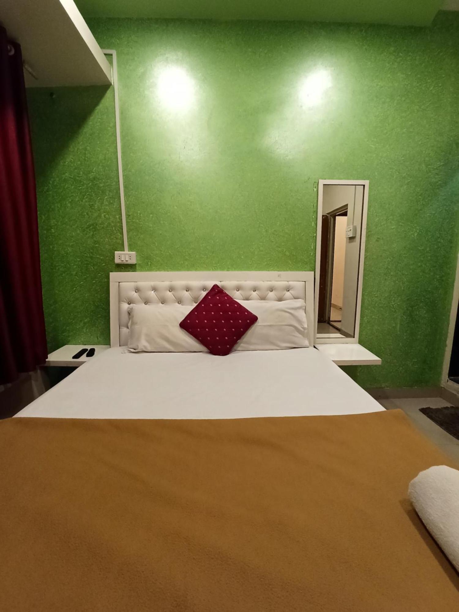 Malwade Motel Poona Buitenkant foto