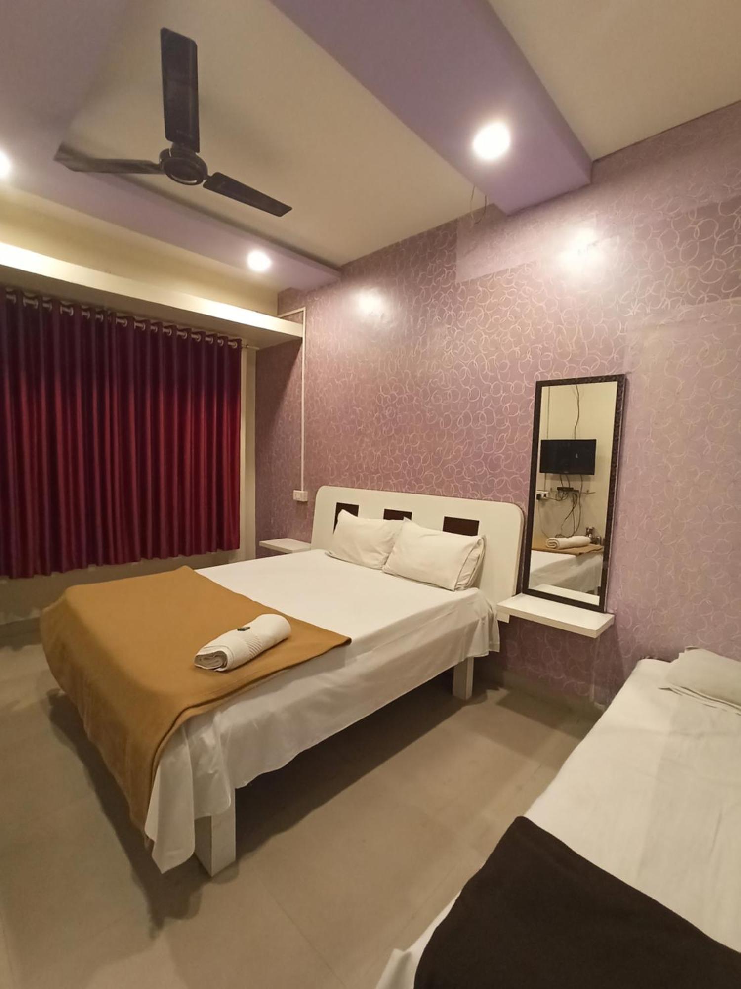 Malwade Motel Poona Buitenkant foto