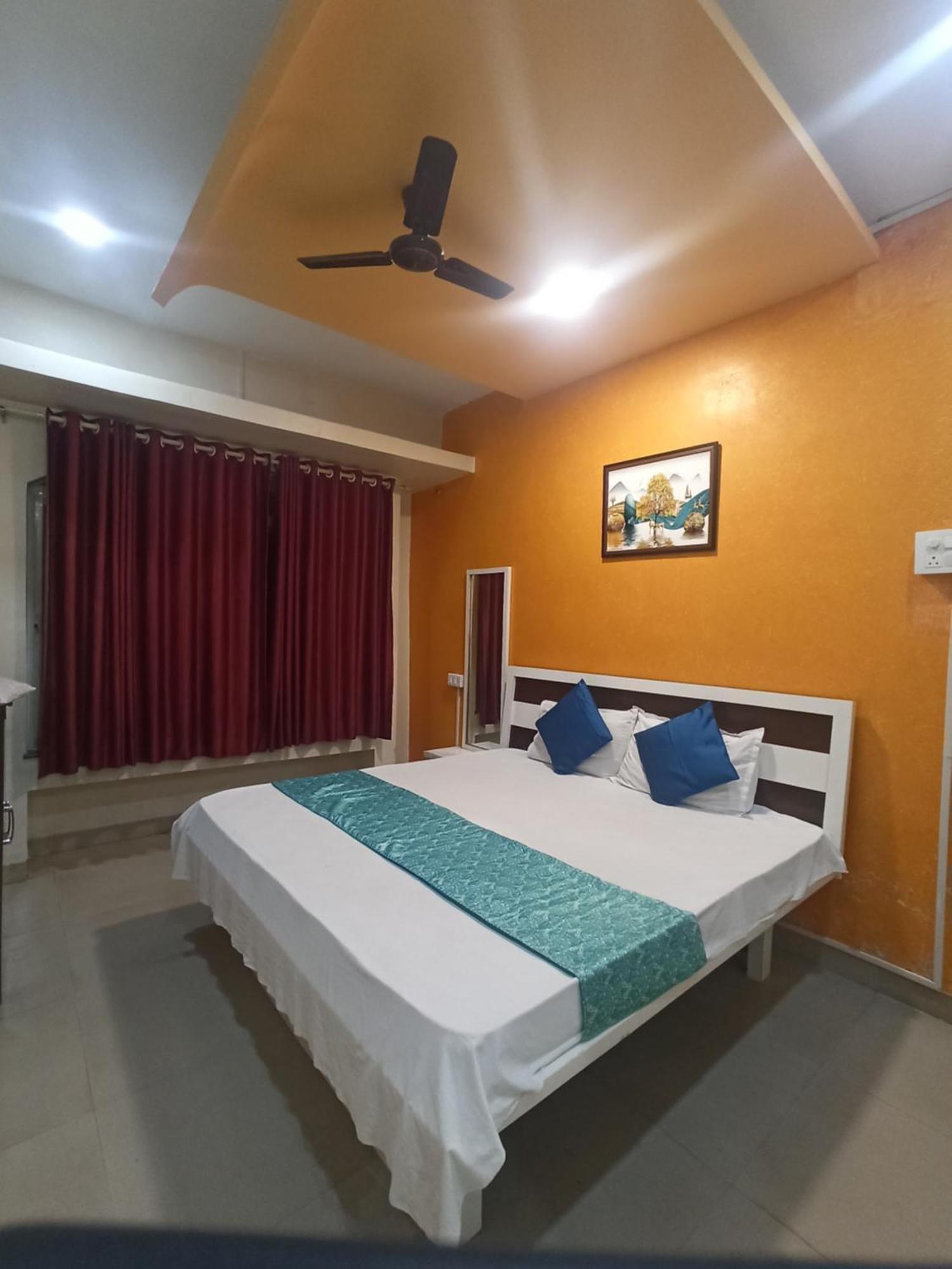 Malwade Motel Poona Buitenkant foto